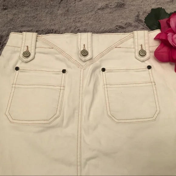 Express white denim mini skirt w/ buttons 5/6 - Picture 9 of 9